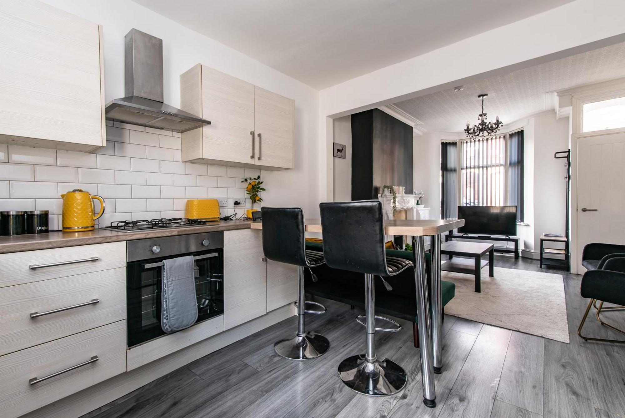 2 Bed House Close To & Everton Stadiums Holiday home *